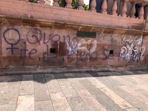 grafiti en plaza de armas